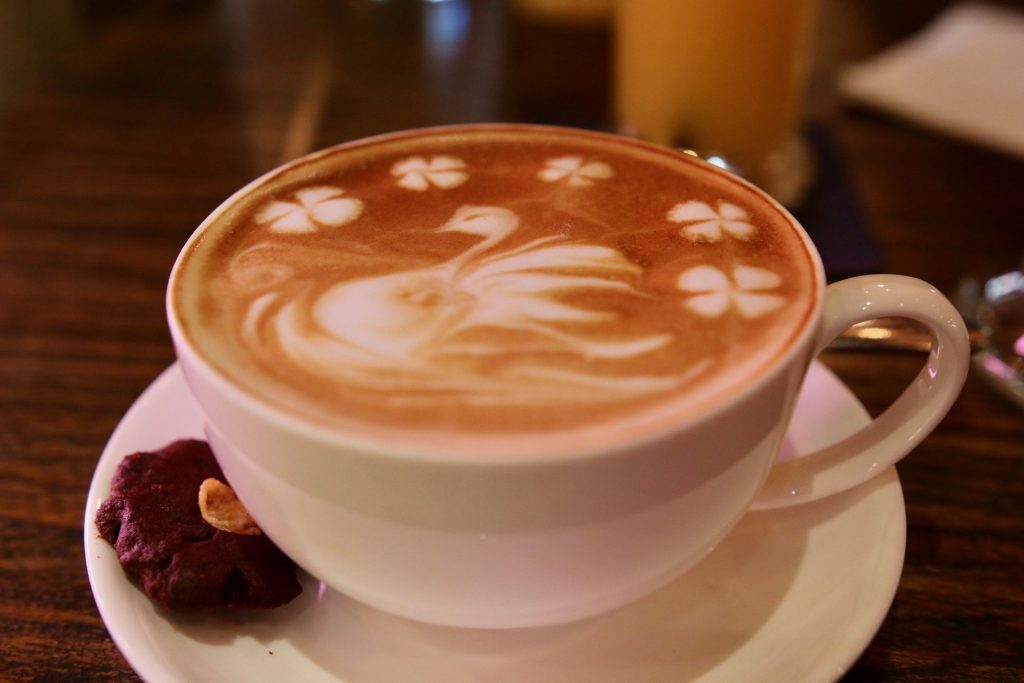 swan latte art